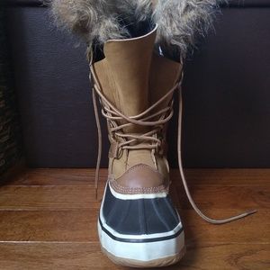 Winter boots with removable lining
